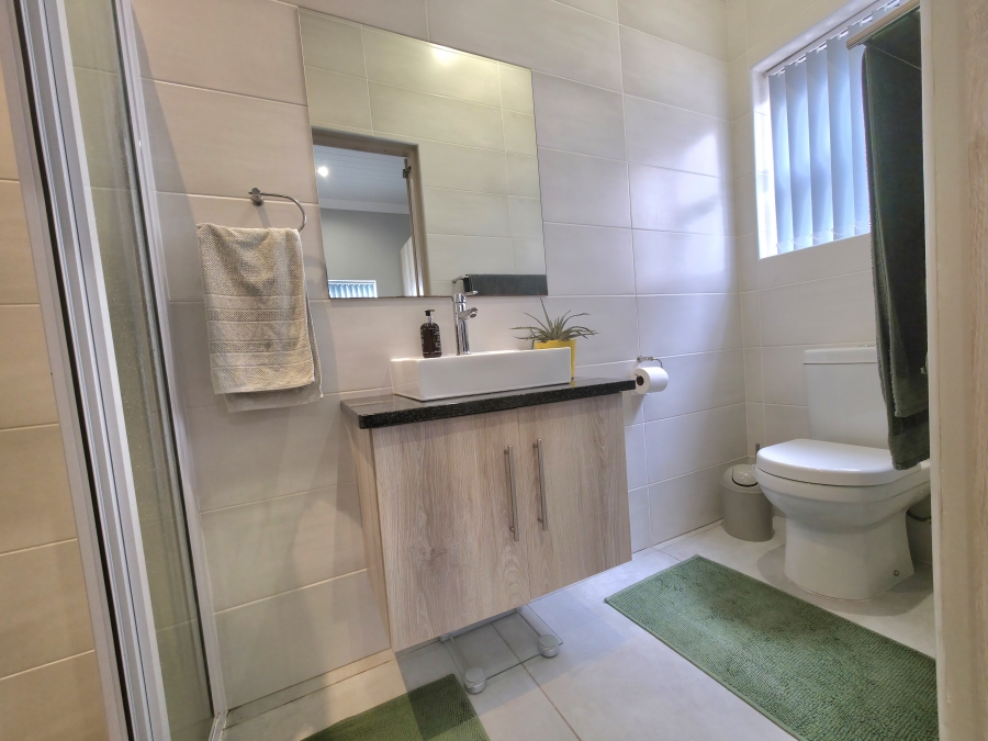 3 Bedroom Property for Sale in Outeniquasbosch Western Cape